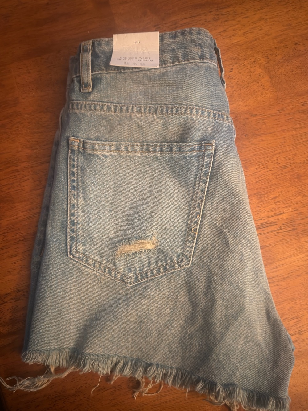 Light Blue Distressed Denim Women’s Shorts NWT (missing a  button) - Picture 3 of 4